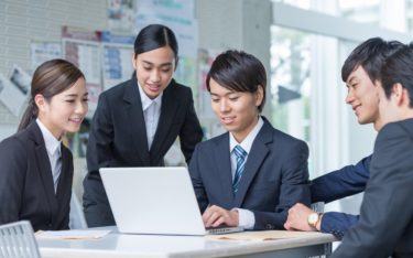 新卒就活で早期選考に繋がる内定直結型の秋・冬インターンシップの探し方・企業一覧